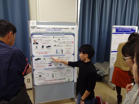 ポスター発表会場の様子_2